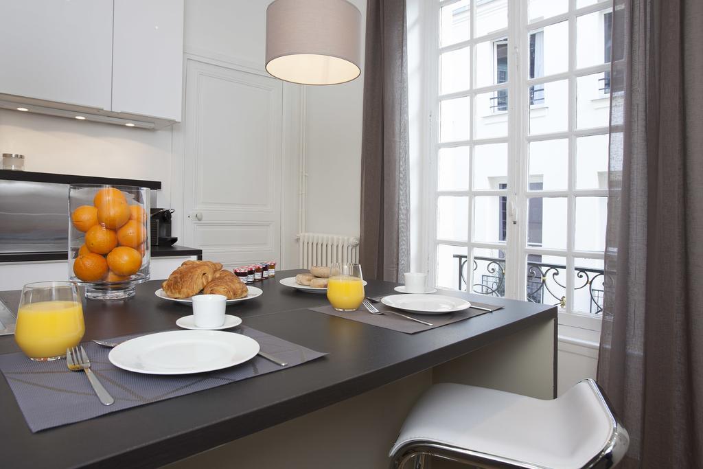 Livinparis - Luxury 2 Bedrooms Le Marais I Room photo